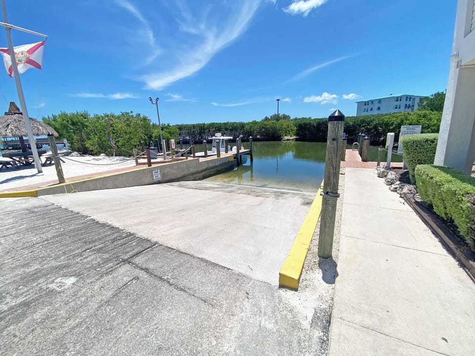 boat ramp available for a fee