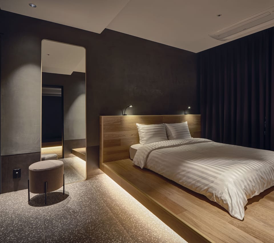 Premium bedding, blackout drapes, free WiFi