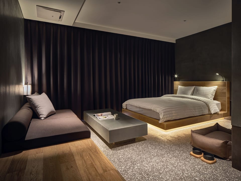 Premium bedding, blackout drapes, free WiFi