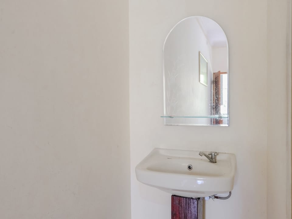 Standard Twin Room | Bathroom sink