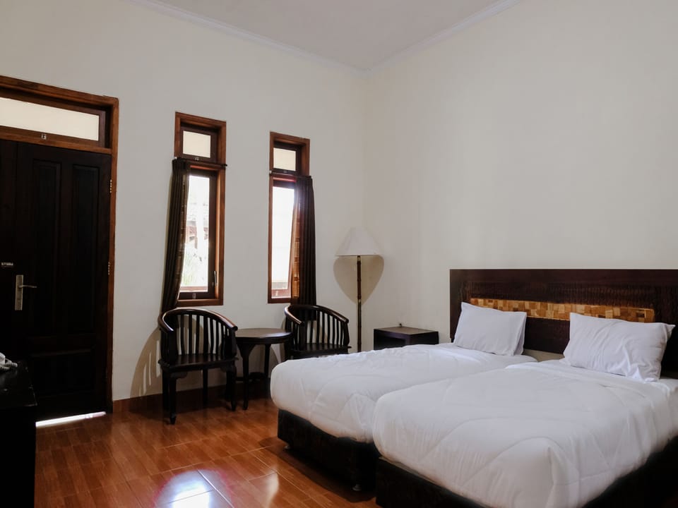 Deluxe Twin Room | Desk, WiFi (free), bed sheets