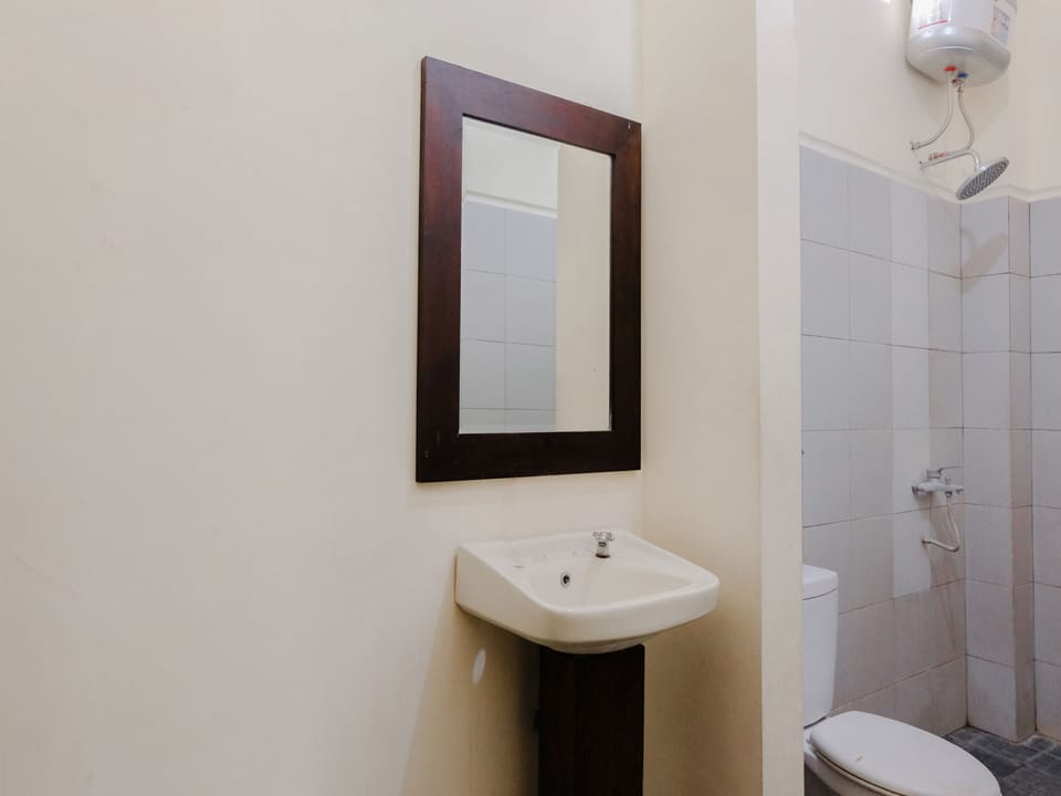 Deluxe Double Room | Bathroom sink