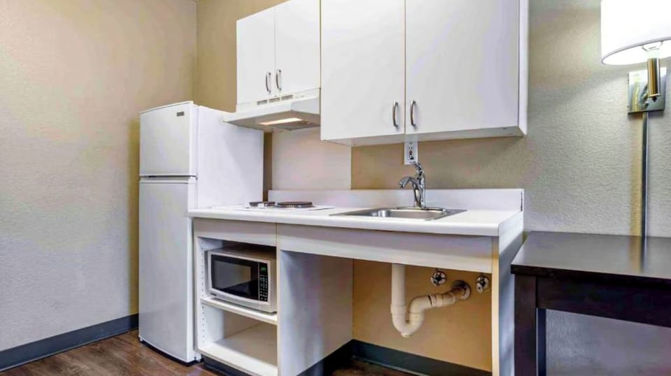 Fridge, microwave, stovetop, cookware/dishes/utensils