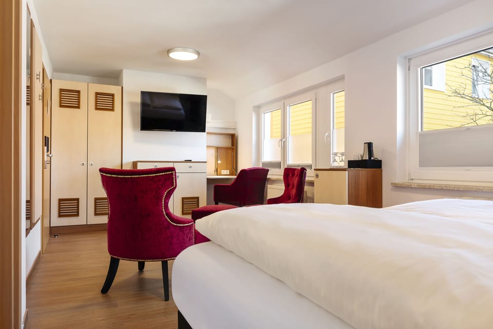 Comfort Double Room | Hypo-allergenic bedding, minibar, in-room safe, free WiFi