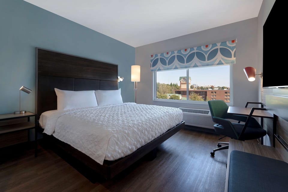 Laptop workspace, free WiFi, bed sheets