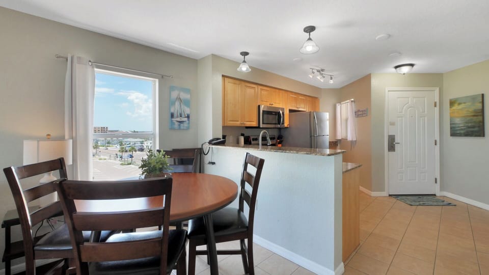 Surf Beach Room 506 Kitchen and Dining Room