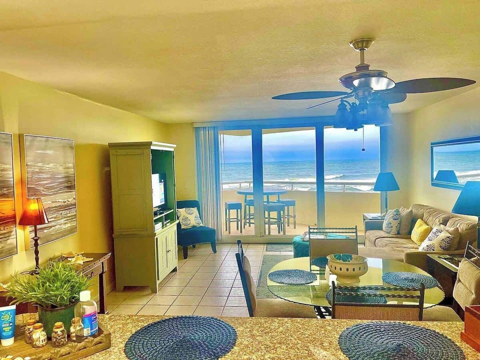 Incredible views directly on the Gulf of Mexico. Perfect 3rd floor location to view the breathtaking sunsets. 