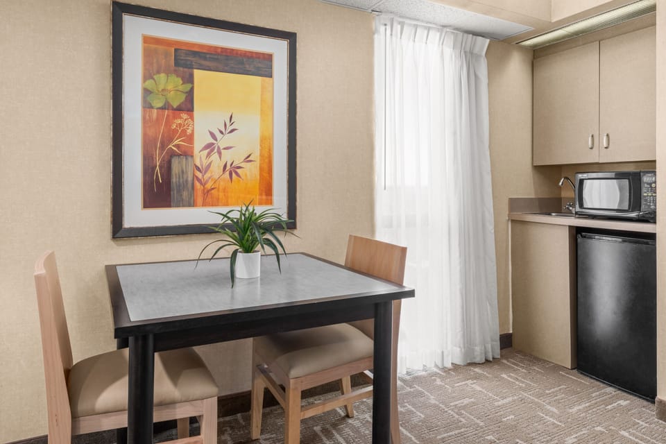 Family Suite | Premium bedding, pillowtop beds, desk, blackout drapes
