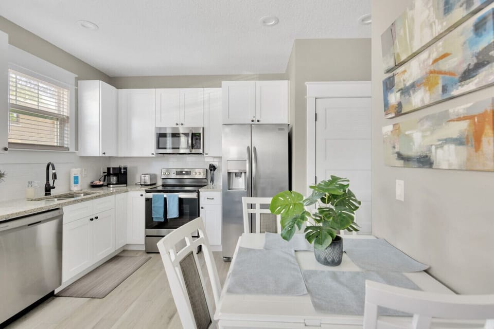 Dining space for 4 guests