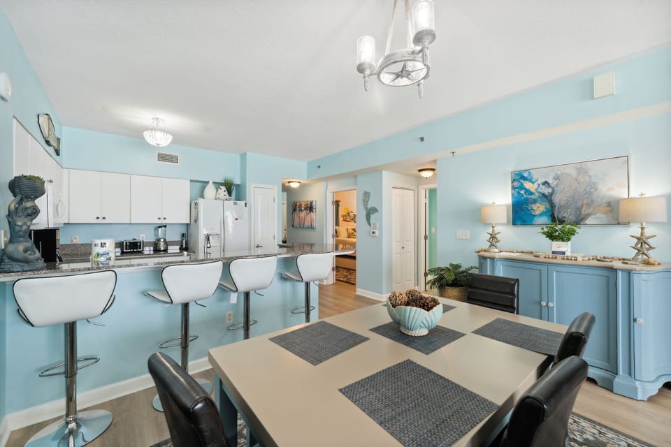 Dining & Kitchen