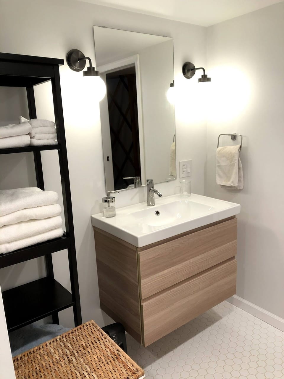 Bathroom vanity