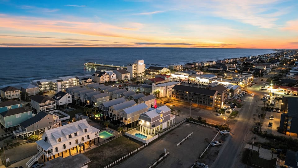 Beachside Bliss: Just a 2-minute stroll from your door, enjoy direct access to the beach for sun, surf, and unforgettable seaside adventures.