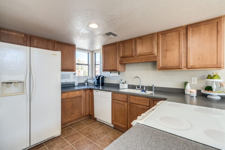 Kitchen fully equipped 