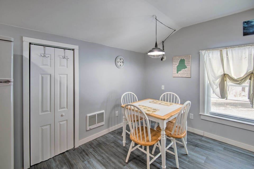 Studio | Dining Area