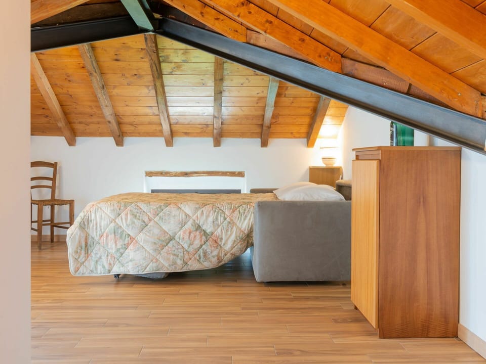 Property, Building, Furniture, Wood, Shade, Interior Design, Window, Comfort, Beam, Flooring