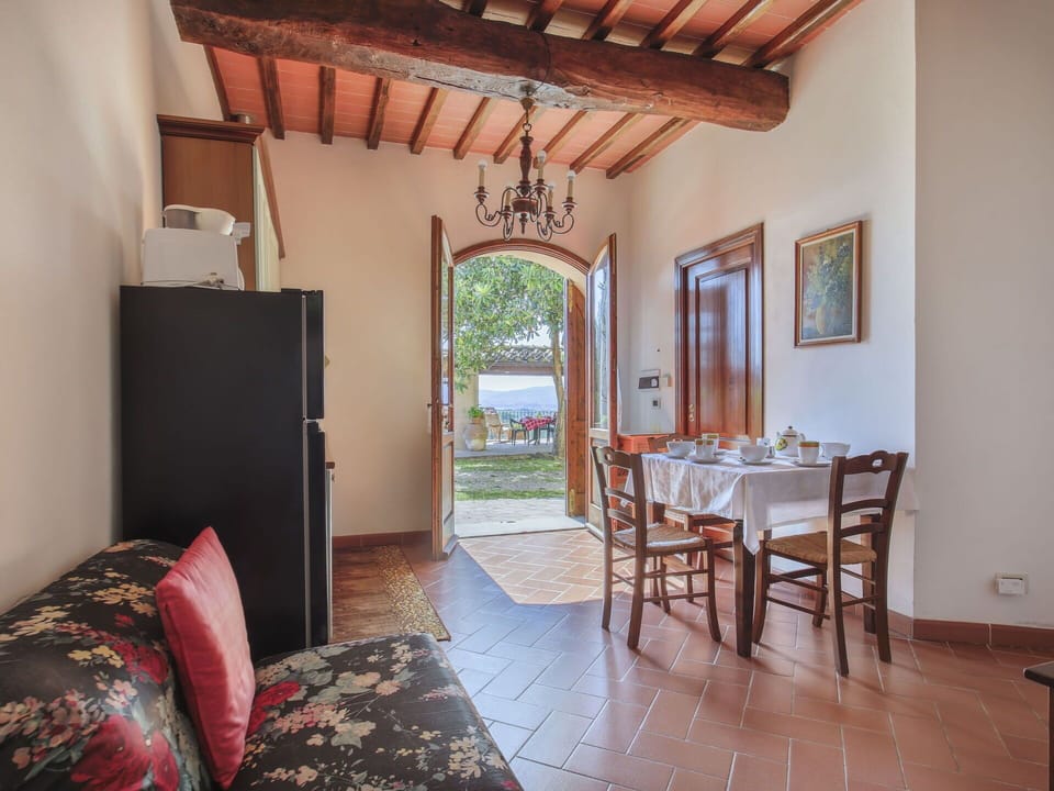 Table, Property, Furniture, Building, Wood, Interior Design, Window, Architecture, Chair, Floor
