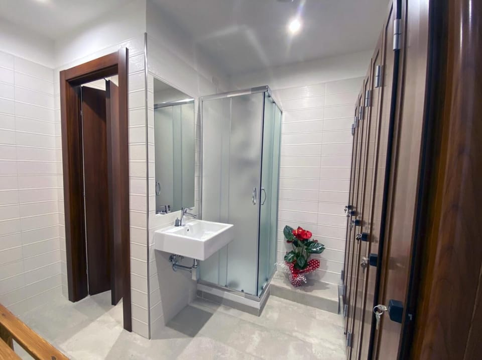Free toiletries, hair dryer