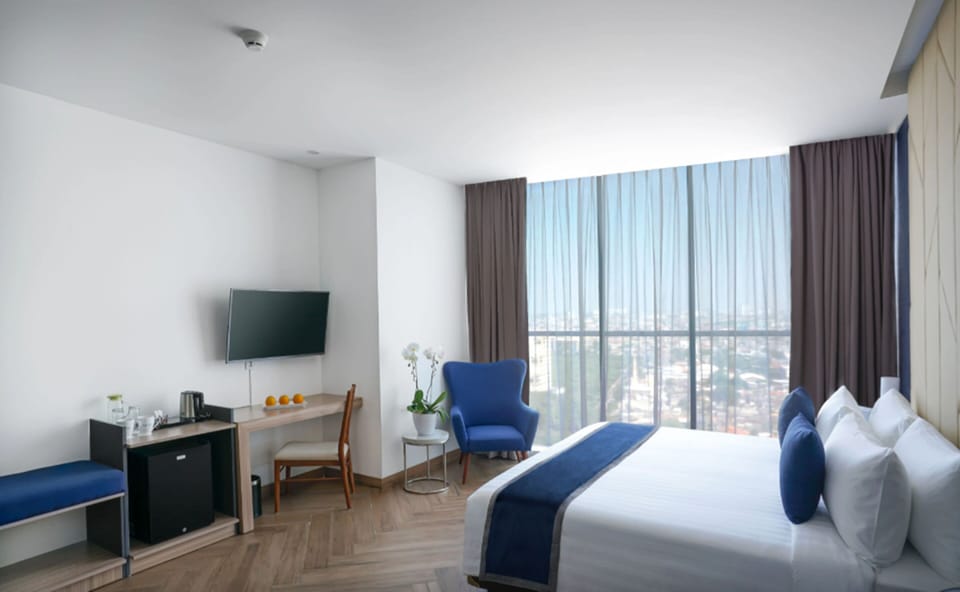 Studio (Club) | In-room safe, iron/ironing board, free WiFi, bed sheets