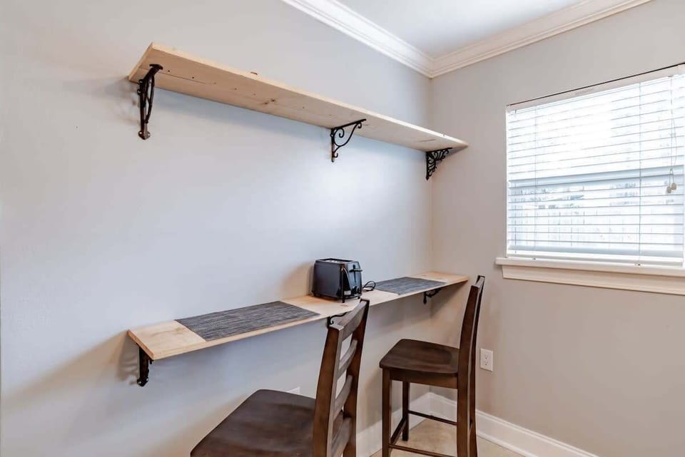 Additional table and chairs