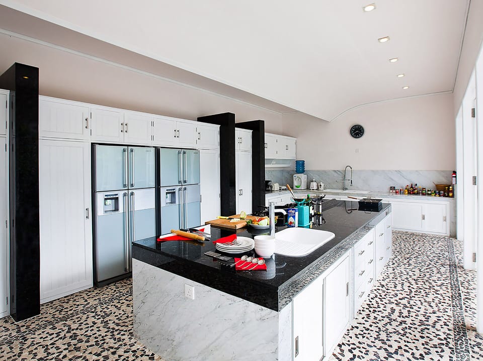 Villa, 6 Bedrooms | Private kitchen | Full-size fridge, microwave, oven, stovetop