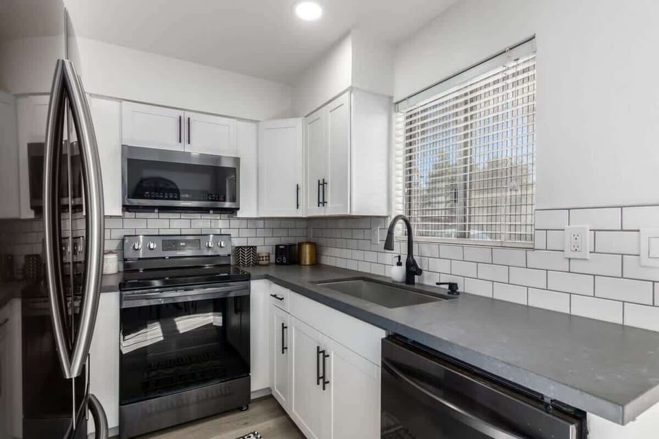 Updated Fully Stocked Kitchen