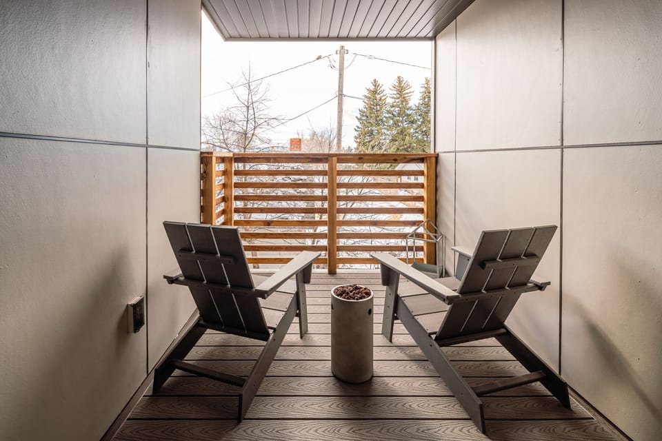 Small porch accessed from the kitchen.