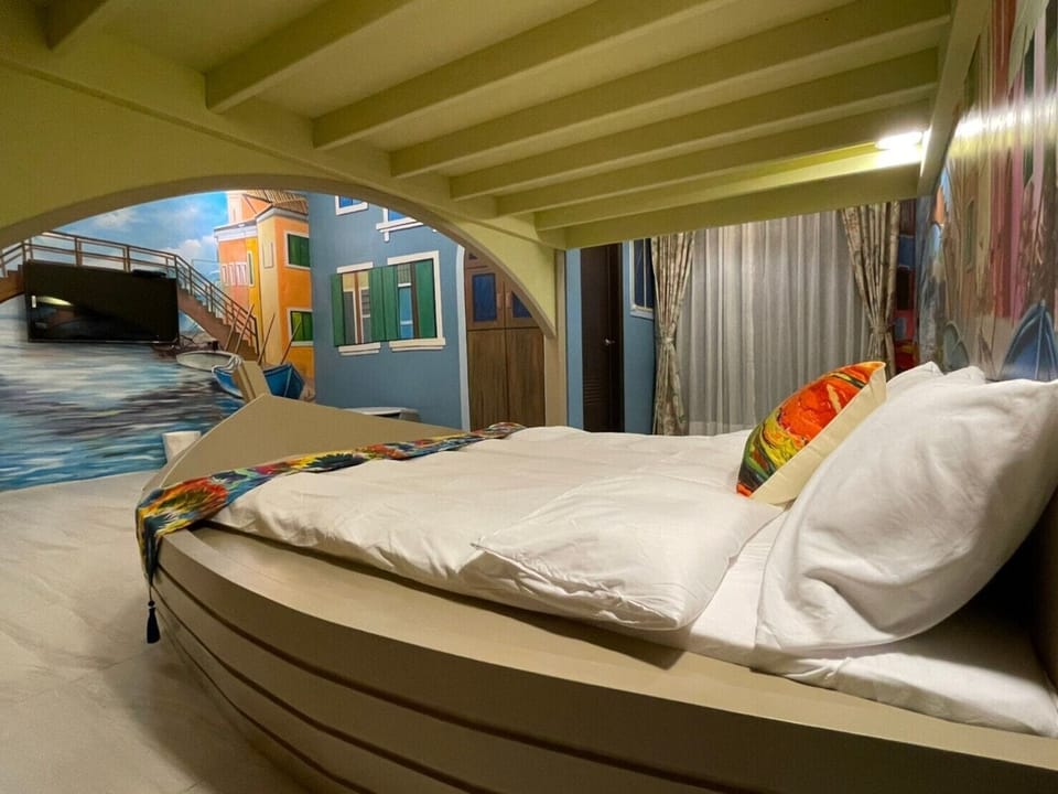 City Quadruple Room | Blackout drapes, WiFi (free), individually furnished, bed sheets