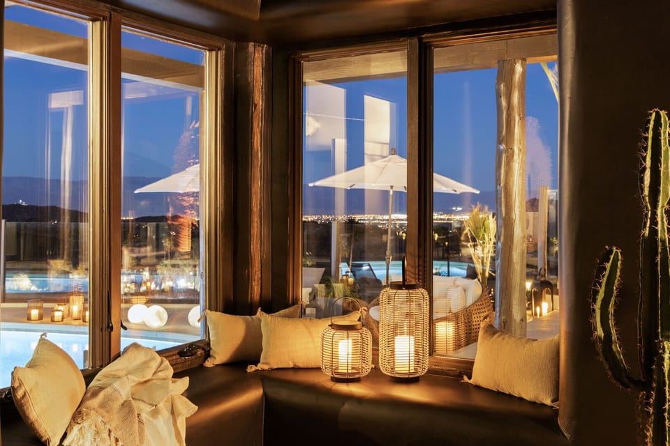 Romantic hideaway corner overlooking the private pool deck