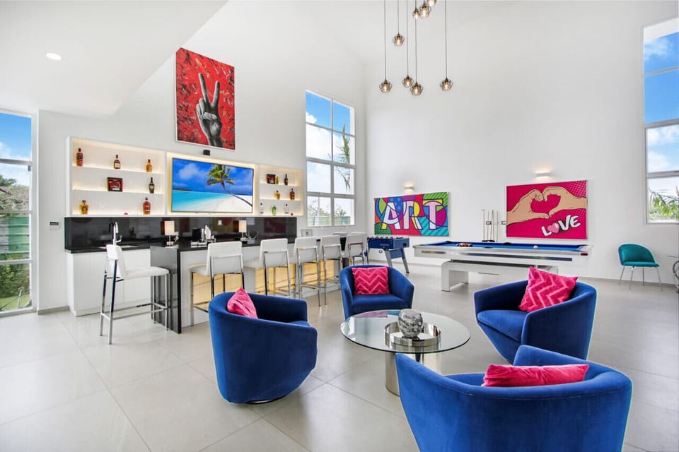Villa Palmas 78: Entertainment area with bar, pool table, foosball and lounge.