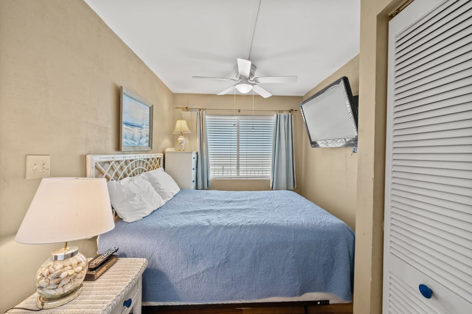 Wake up to the sunshine and fabulous oceanfront views.