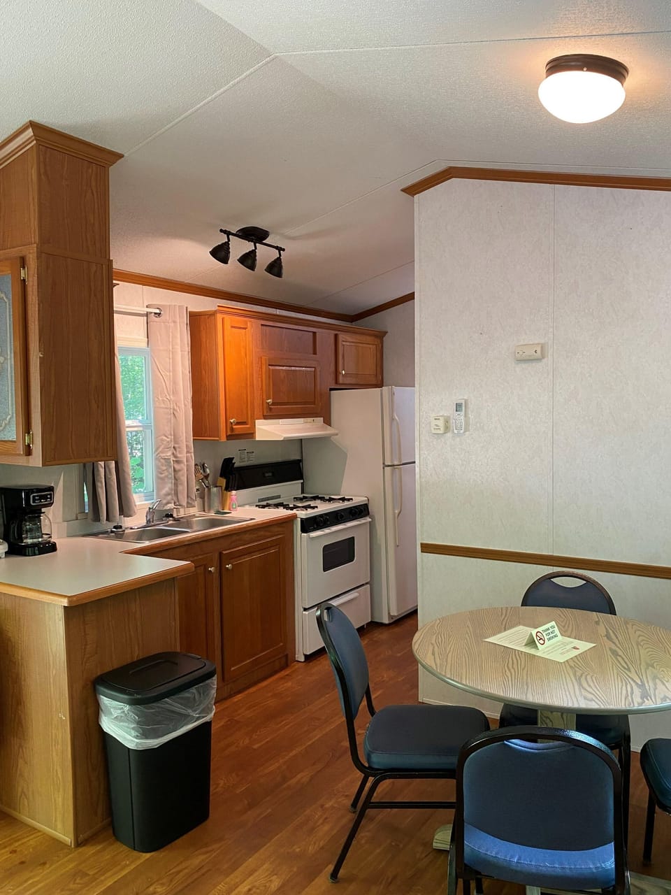 Mobile Home, 1 Bedroom | Private kitchen