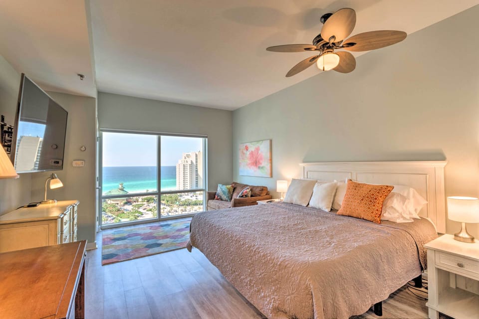 Bedroom 1 | King Bed (Adjustable Tempur-Pedic Bed)