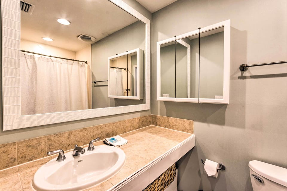 En-Suite Bathroom | Linens & Towels Provided