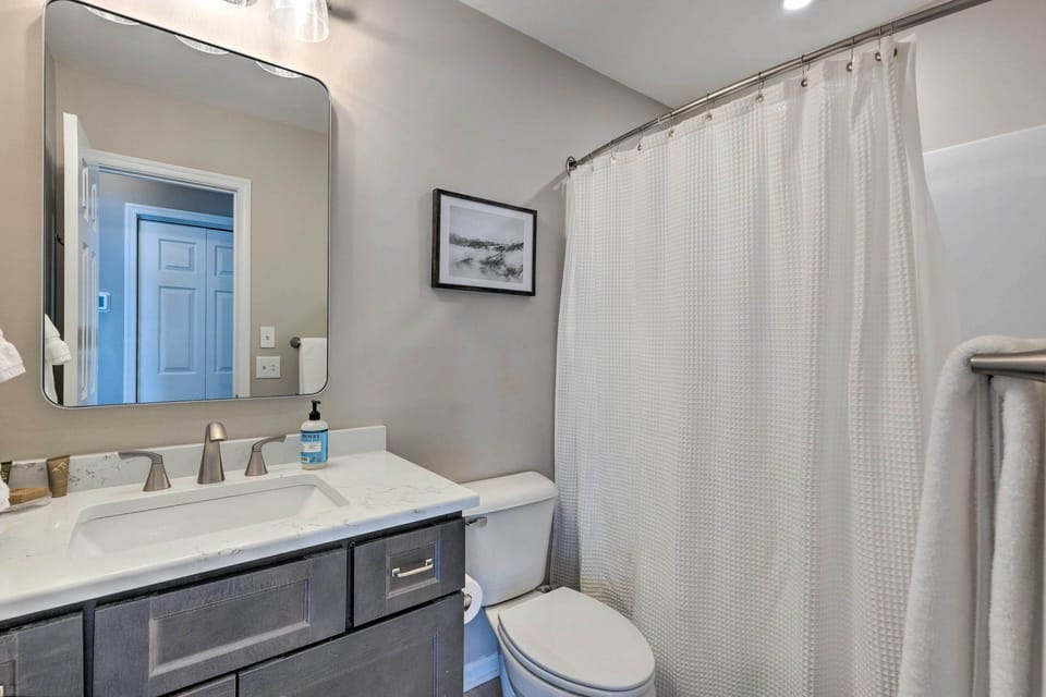 Bathroom | Shower/Tub Combo
