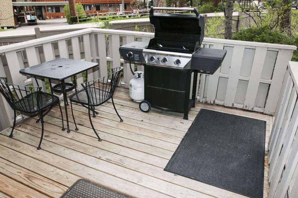 Grill/Tables & Chairs on Deck