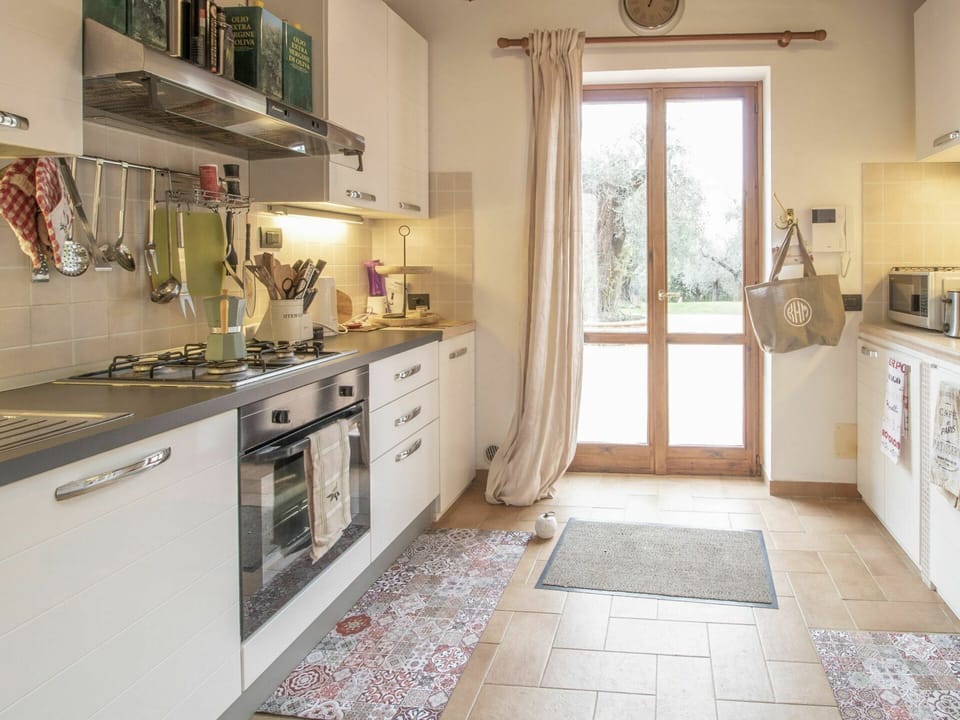 Cabinetry, Countertop, Property, Building, Kitchen Appliance, Kitchen Stove, Kitchen, Wood, Drawer, Lighting