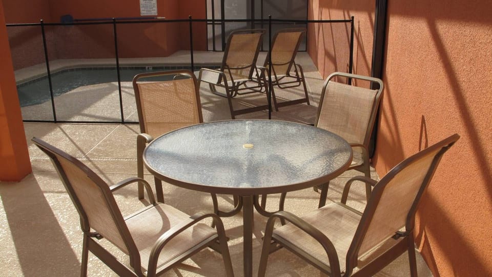Patio (Angle)