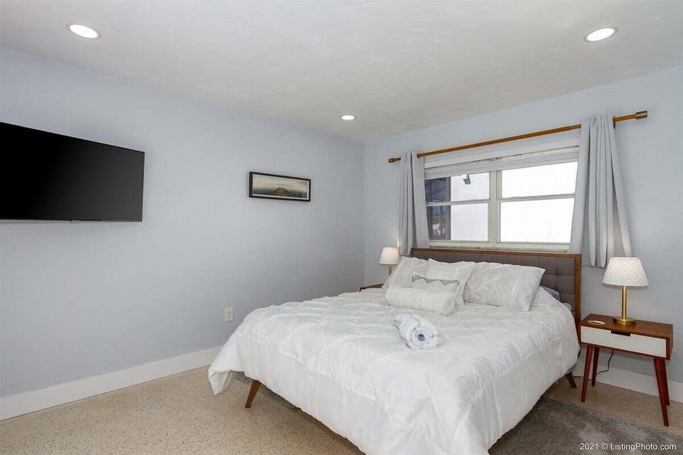 Guest Bedroom with Queen Bed