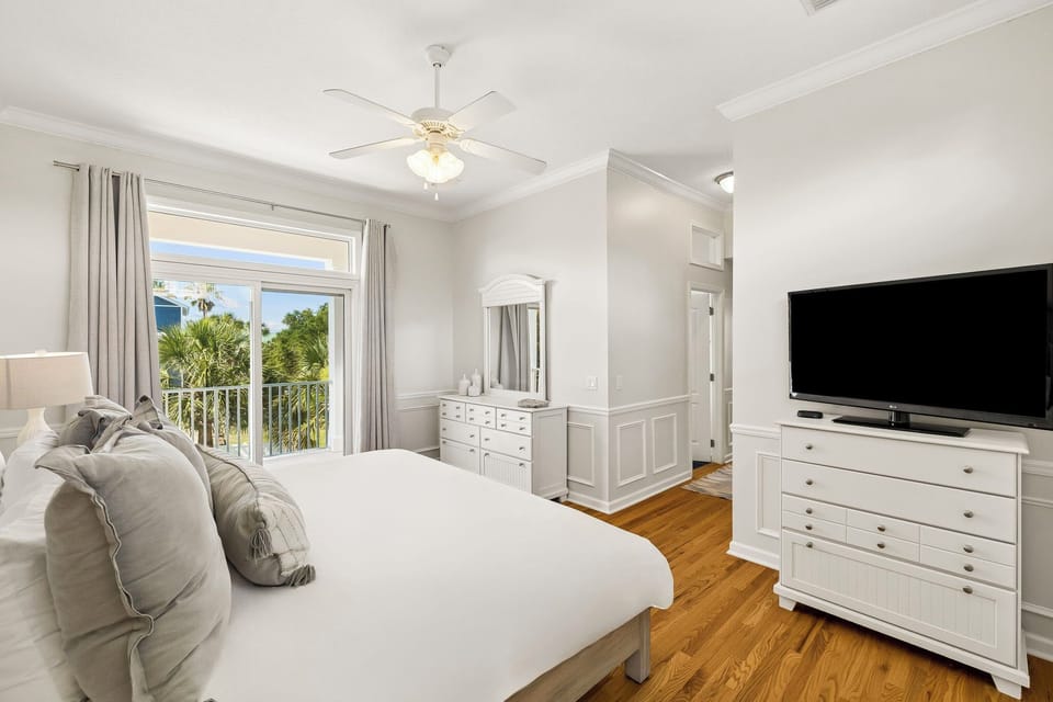 Primary King Suite - Balcony Access + Flat-Screen TV