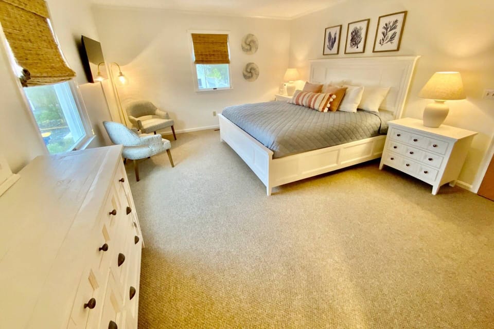 King bed with attached full bath.