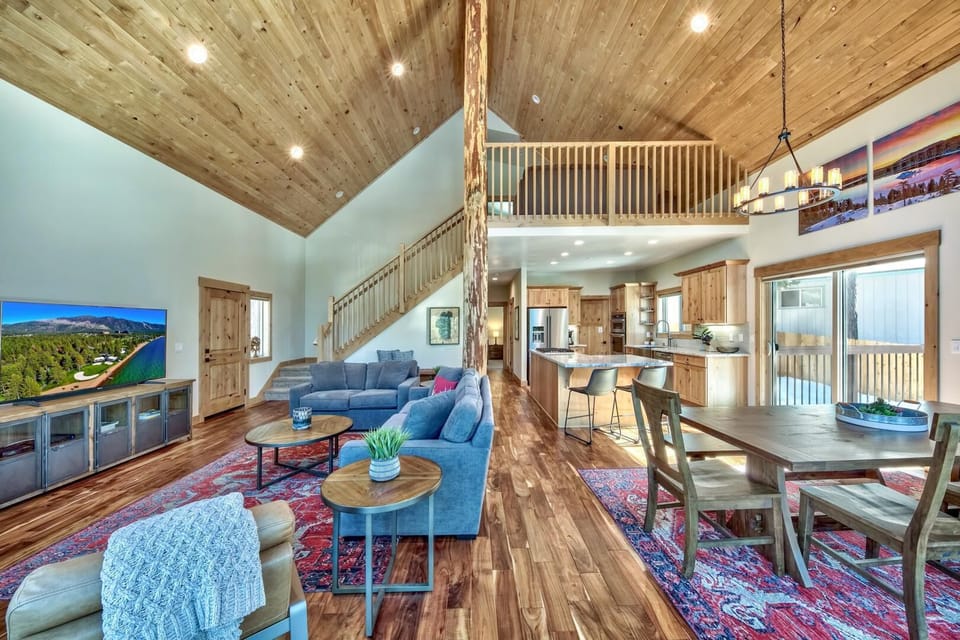 Relax in your open-concept living space with soaring wood ceilings, cozy seating, and mountain views on the big screen.