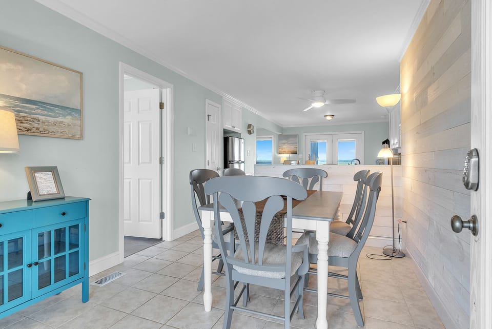 Dining Area - South