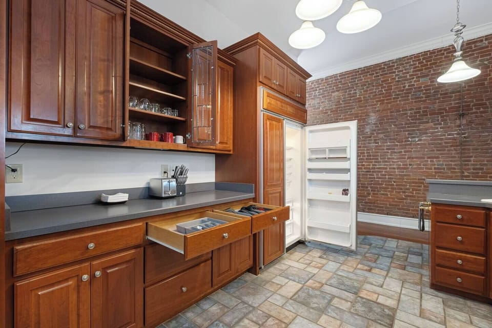 Stocked kitchen 