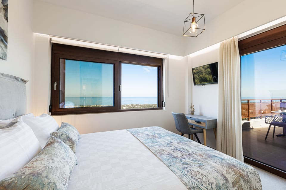 First floor bedroom with King size bed (1,60 x 2,00)