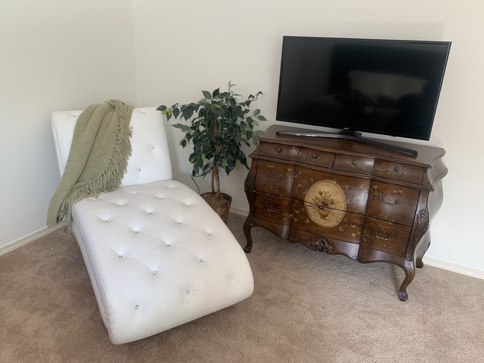 Sitting area in master 