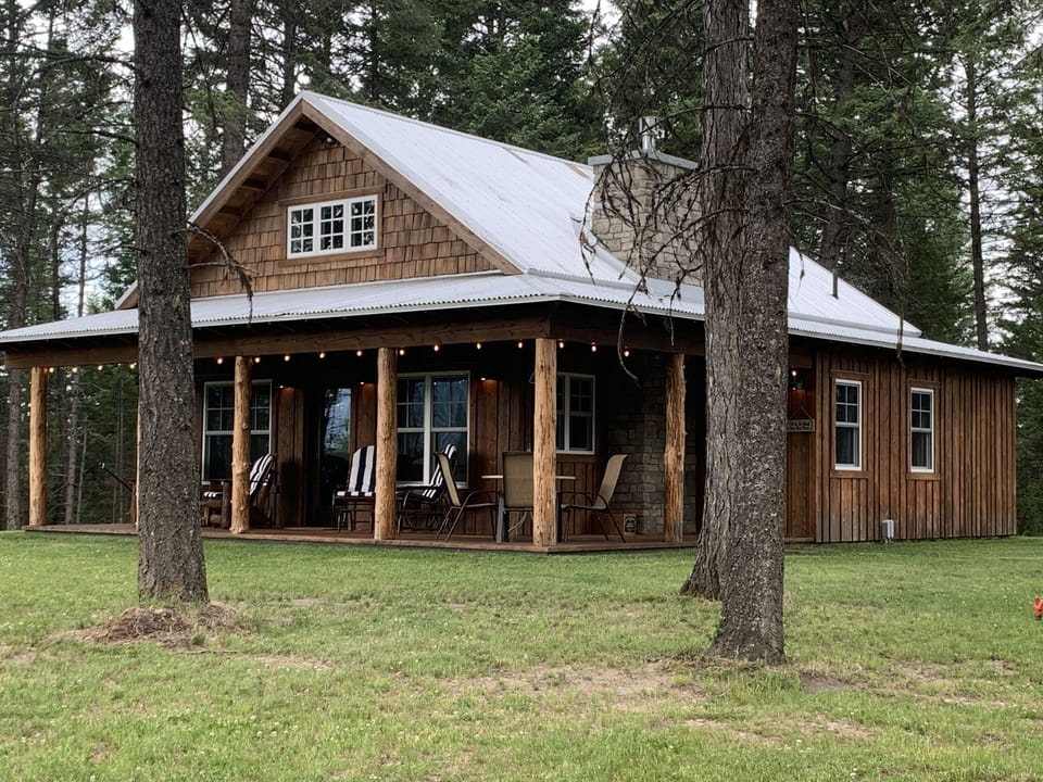 New cabin located in middle of 26 treed acres with magnificent views! Private.