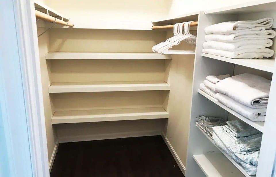 Walkin Closet (Topfloor bedroom)