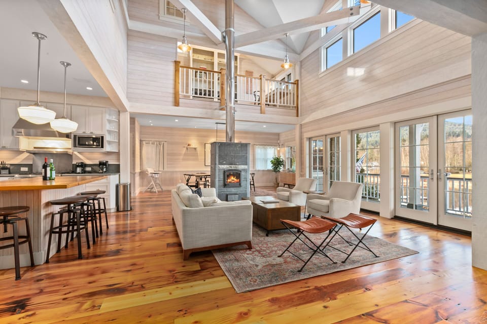 Open concept kitchen, living and dining on main 