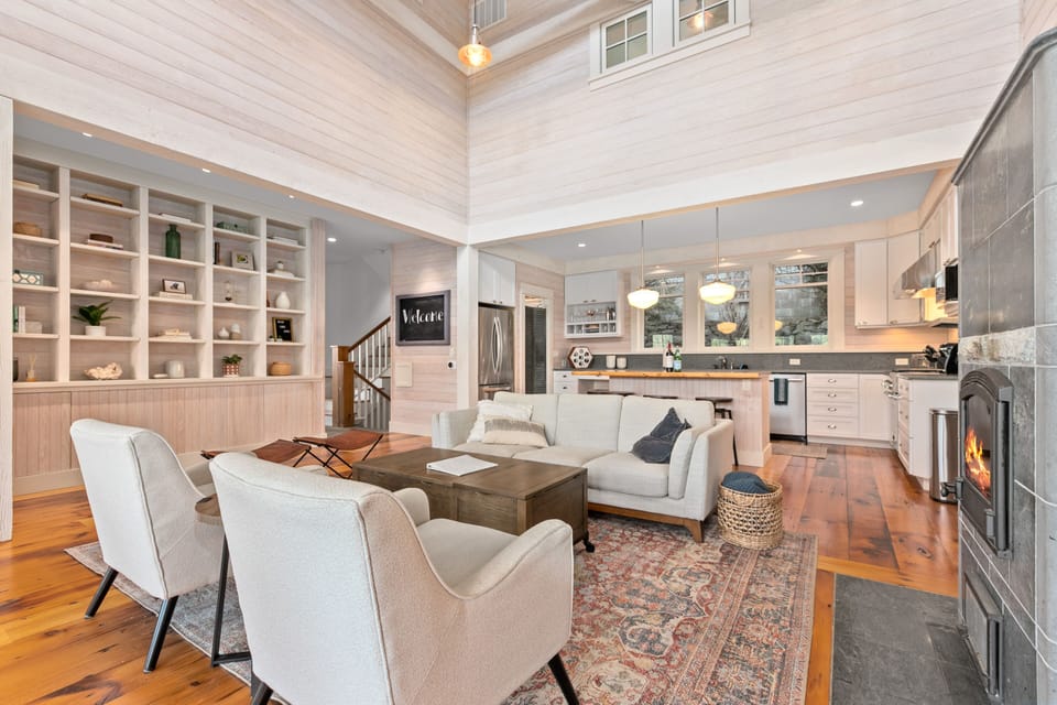 Living area with vaulted ceilings 