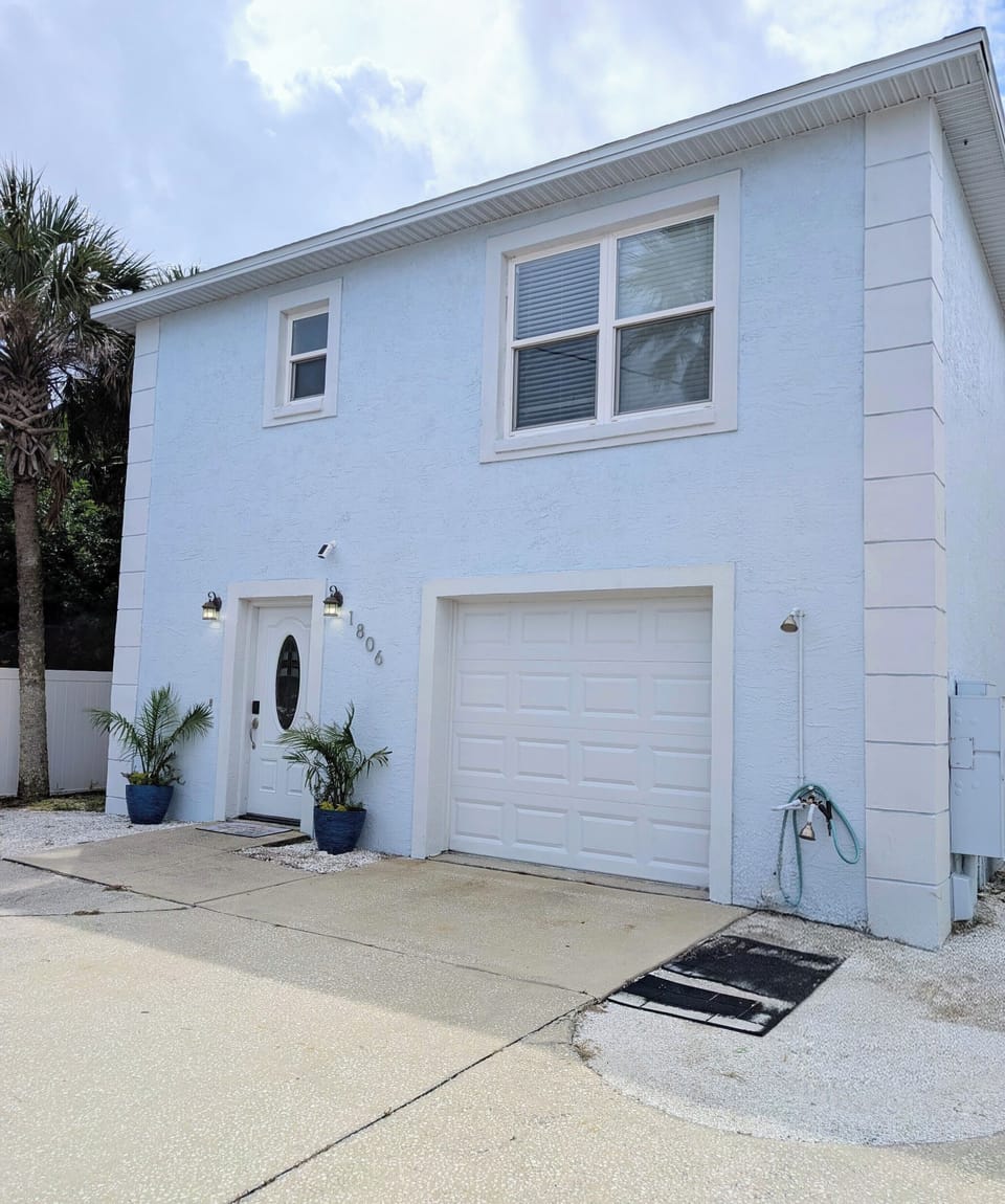 Perfect Family Retreat | Spacious 3 Bedroom 2.5 Bath | Free Parking